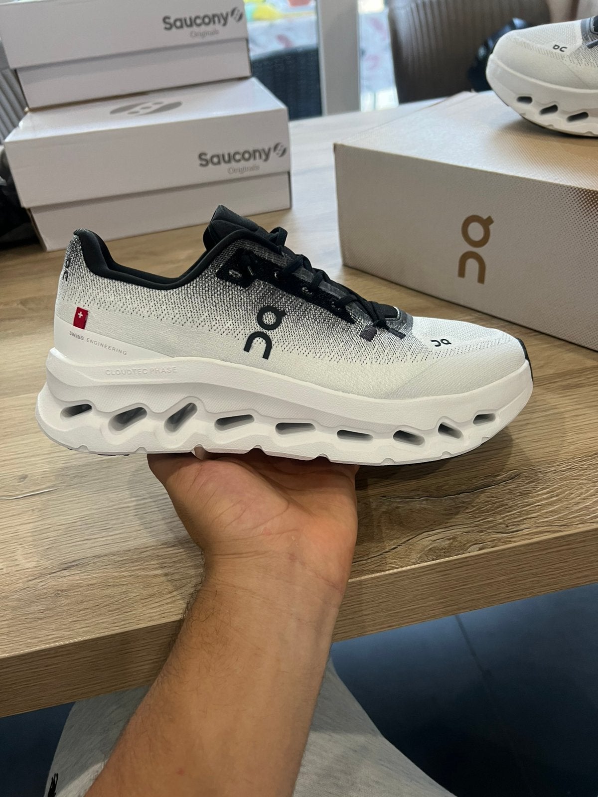 Chaussures On Cloud taille 43, Vêtements | Hommes, Chaussures, Enlèvement ou Envoi, Comme neuf