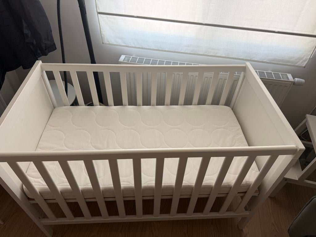 IKEA Sundvik babybedje + matras, Enlèvement, Comme neuf