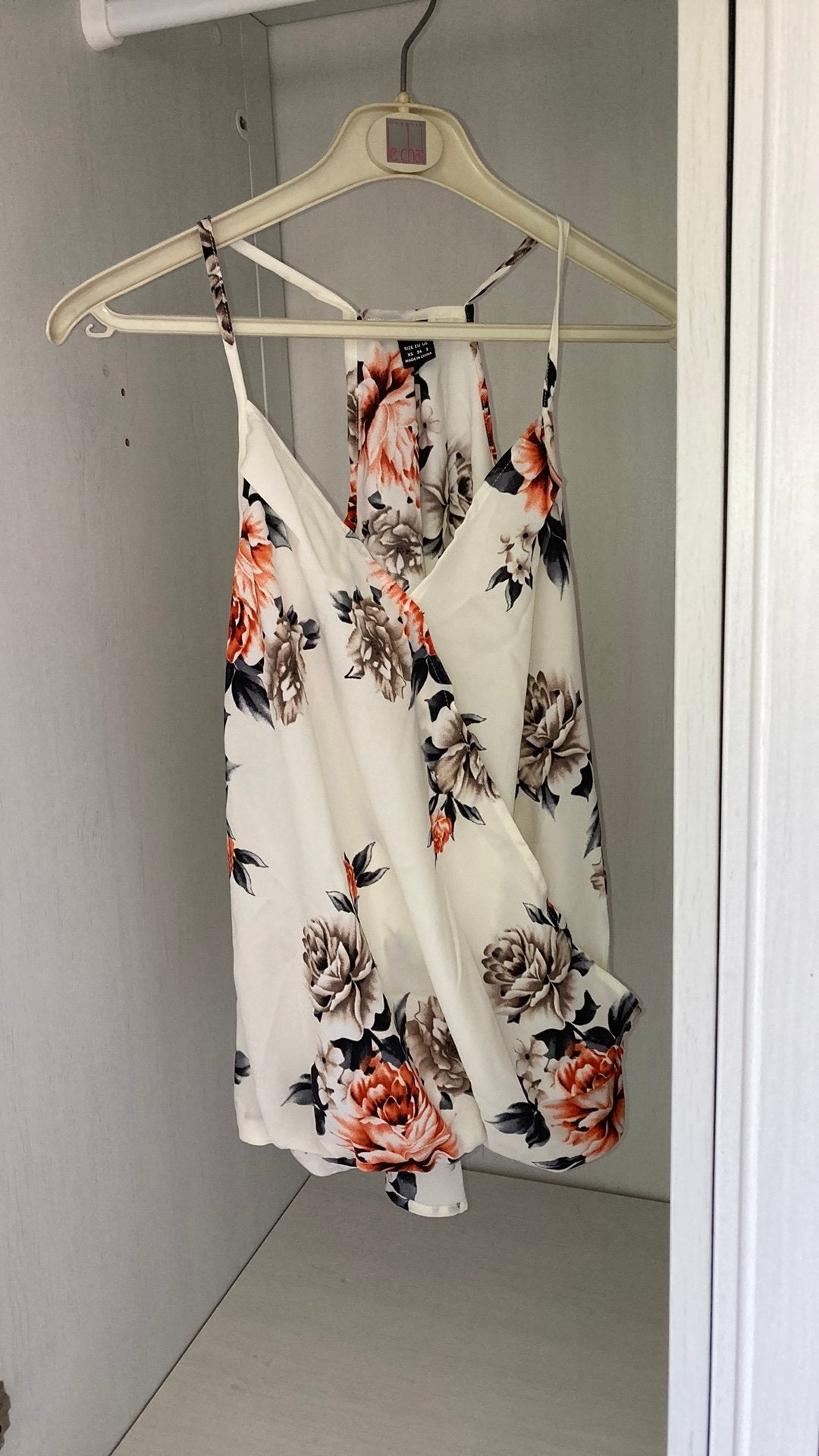 Top met bloemenprint van Shein, Kleding | Dames, Jumpsuits, Ophalen of Verzenden, Zo goed als nieuw, Maat 34 (XS) of kleiner, Overige kleuren