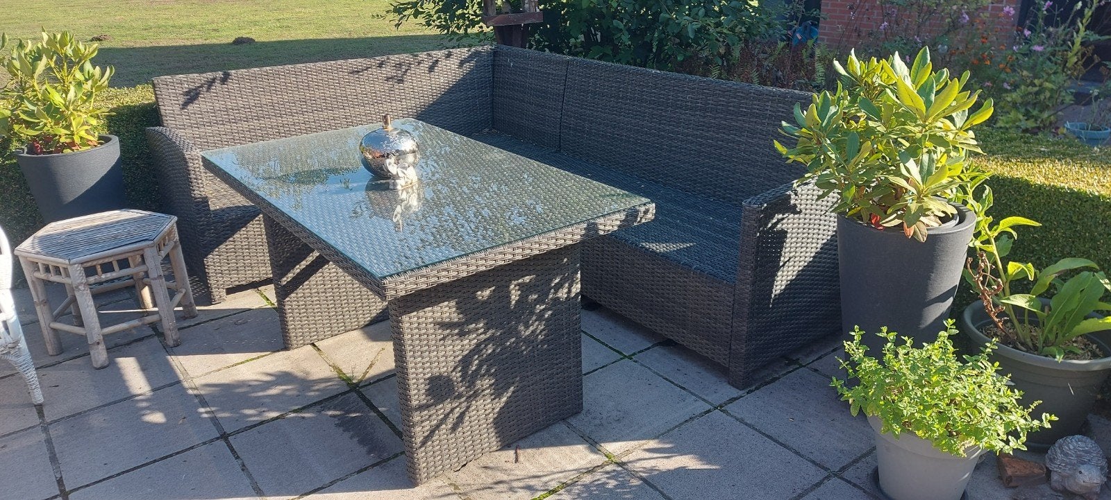 Lounge set: bank en tafel voor tuin grijs wicker incl kussen, Tuin en Terras, Ophalen, 5 zitplaatsen, Loungeset, Wicker