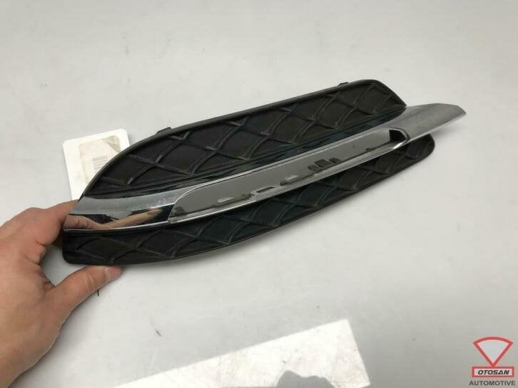 mercedes classe c w204 grille de pare chocs avant droite a20, Autos : Pièces & Accessoires, Mercedes-Benz AG, Pare-chocs, Mercedes-Benz