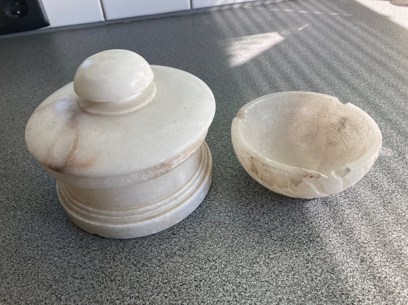 Decoratief potje waarschijnlijk albast, Ophalen, Gebruikt
