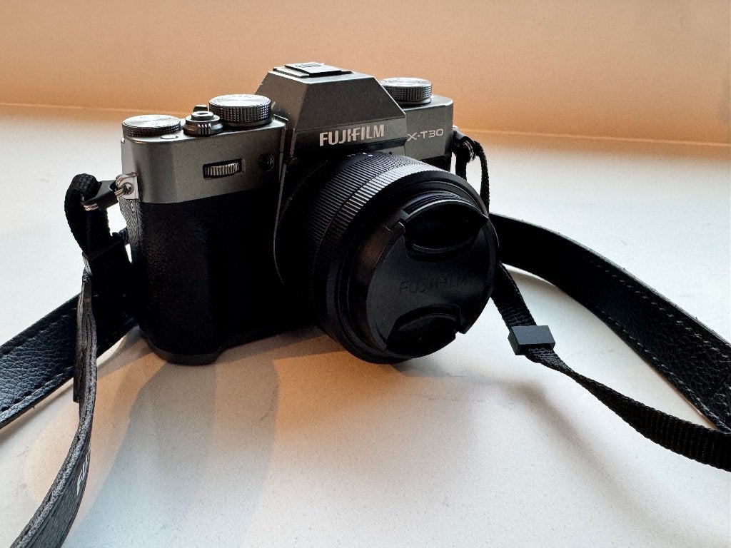 Fujifilm X-T30 III charcoal zilver + XC 13-33mm F/3.5-6.3, Audio, Tv en Foto, Ophalen, Zo goed als nieuw, Systeemcamera, Fujifilm