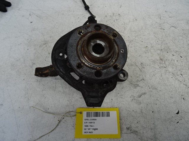 MOYEU DE ROUE AVANT DROIT Opel Corsa C (F08 / 68), Autos : Pièces & Accessoires, Utilisé, Opel
