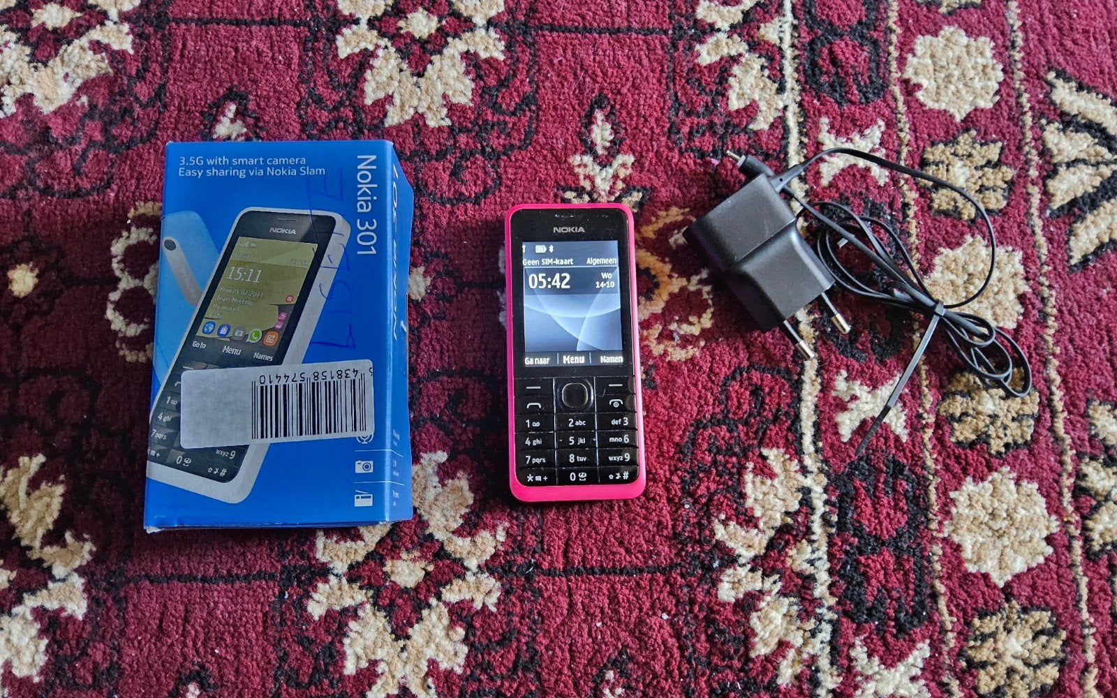 Nokia 301, bijna nieuwe met doos en accessoires, Computers en Software, Vintage Computers, Ophalen of Verzenden