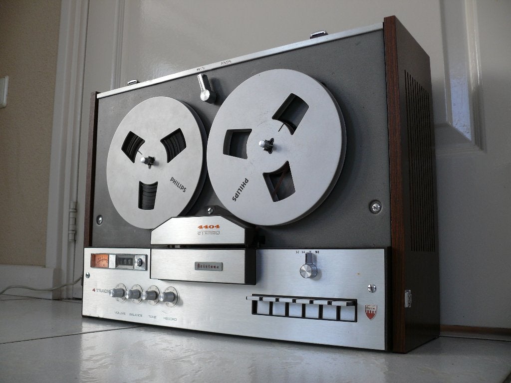 Prima spelende Philips 4404 Stereo met eigen geluid, Enlèvement ou Envoi, Magnétophone, Avec protection anti-poussière