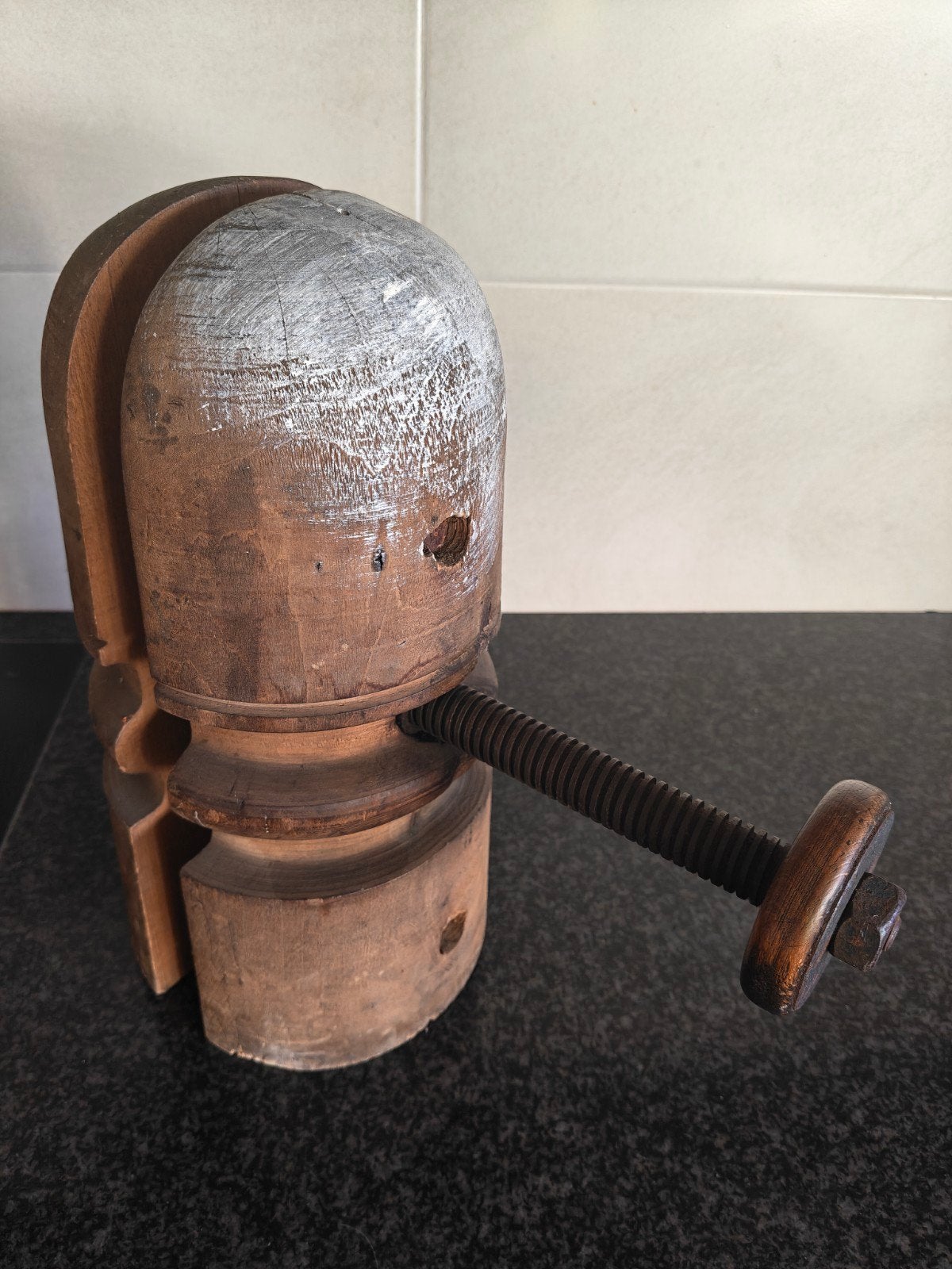 Antieke hoedenspanner / hoedenmal, Ophalen