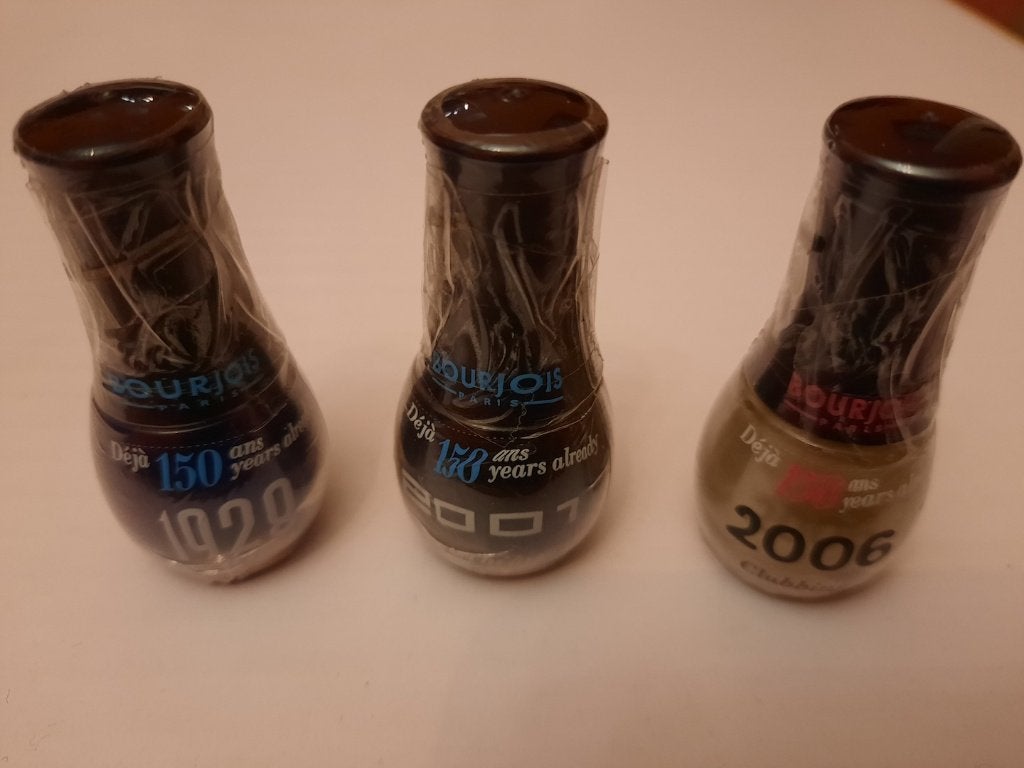 3 mini-nagellakken Al 150 jaar oud - Bourjois, Handtassen en Accessoires, Uiterlijk | Cosmetica en Make-up, Ophalen of Verzenden