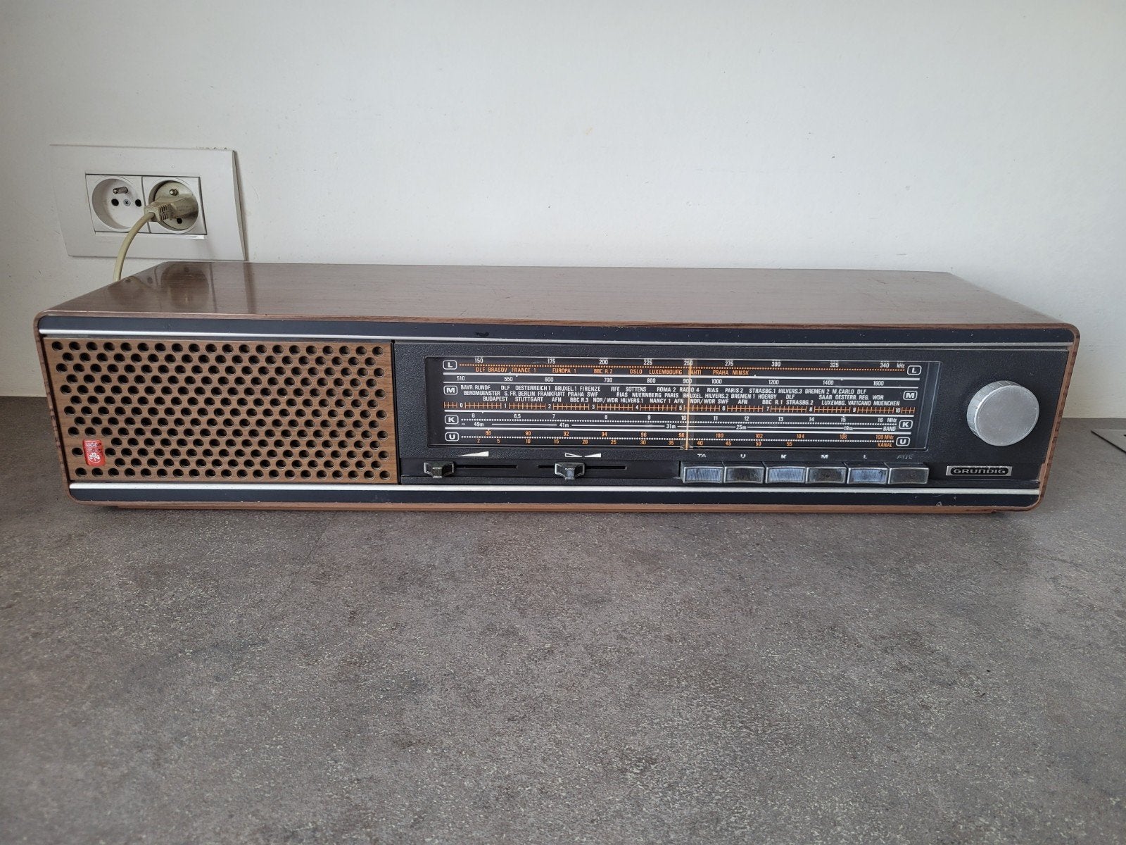 Vintage Grundig RF 511 tafelradio (jaren '70), Ophalen