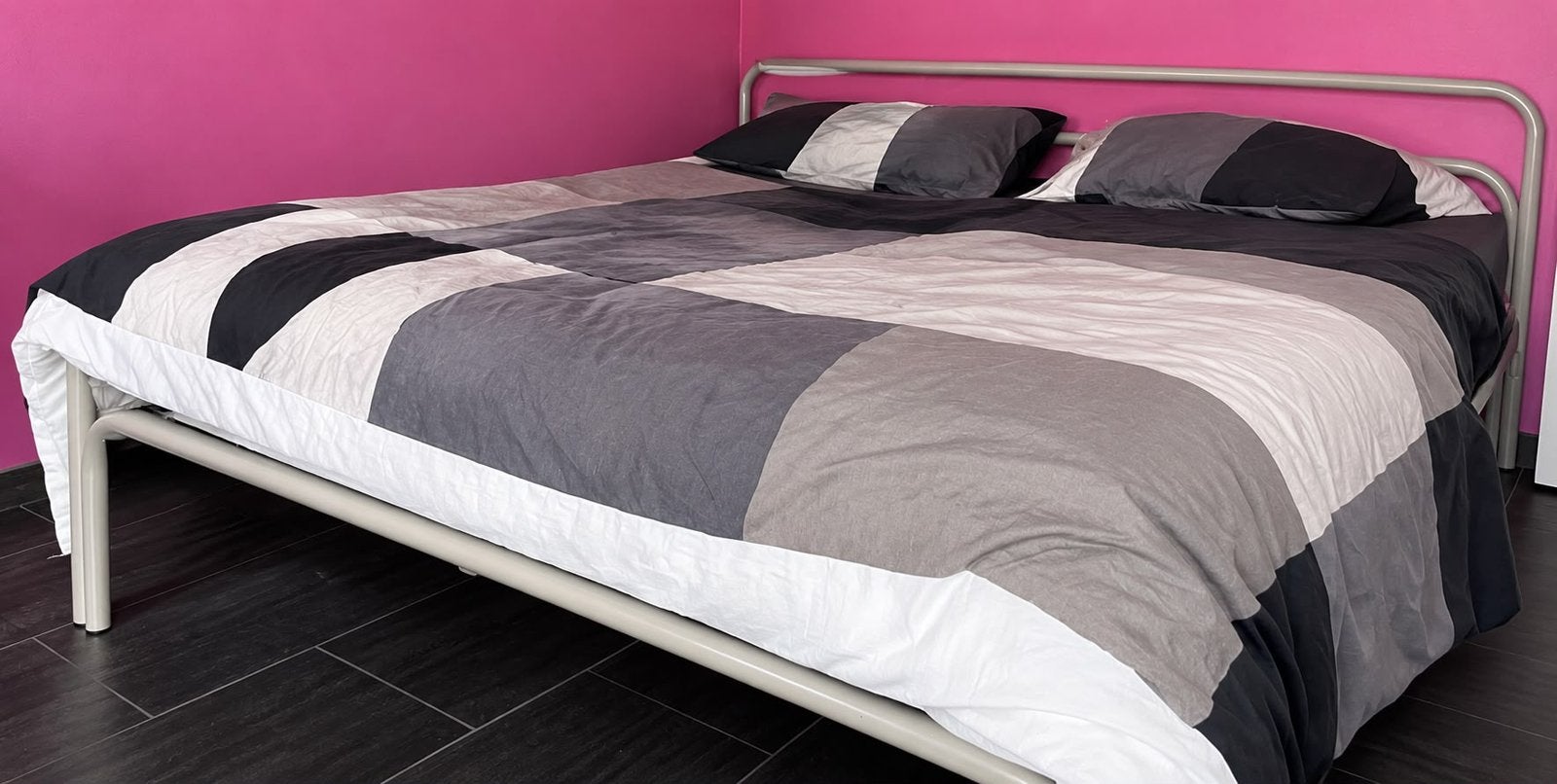 2 persoonsbed 140cm + lattenbodem en matras, Huis en Inrichting, Ophalen, Zo goed als nieuw