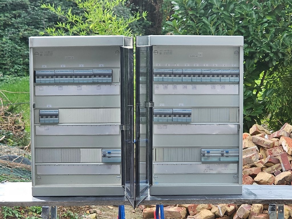 coffrets électriques précâblés Triphasé 3x400V+N complets, Bricolage & Construction, Enlèvement, Comme neuf, Hager, Tableau électrique