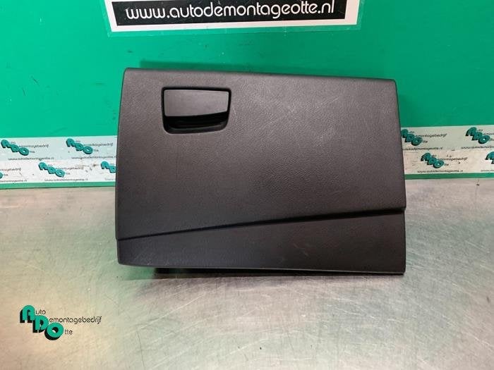 Boîte à gants d'un Lancia Y(Psilon), -, 3 mois de garantie, Utilisé, -