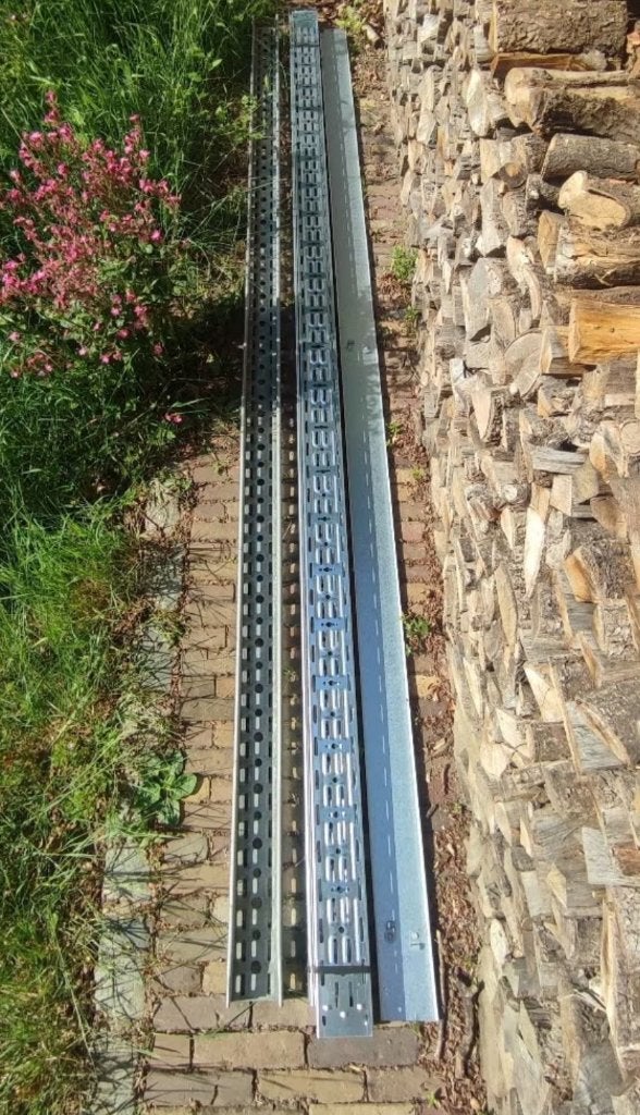 Rails métalliques galvanisés + couvercle/cache – NEUFS +-3 m, Enlèvement, Neuf