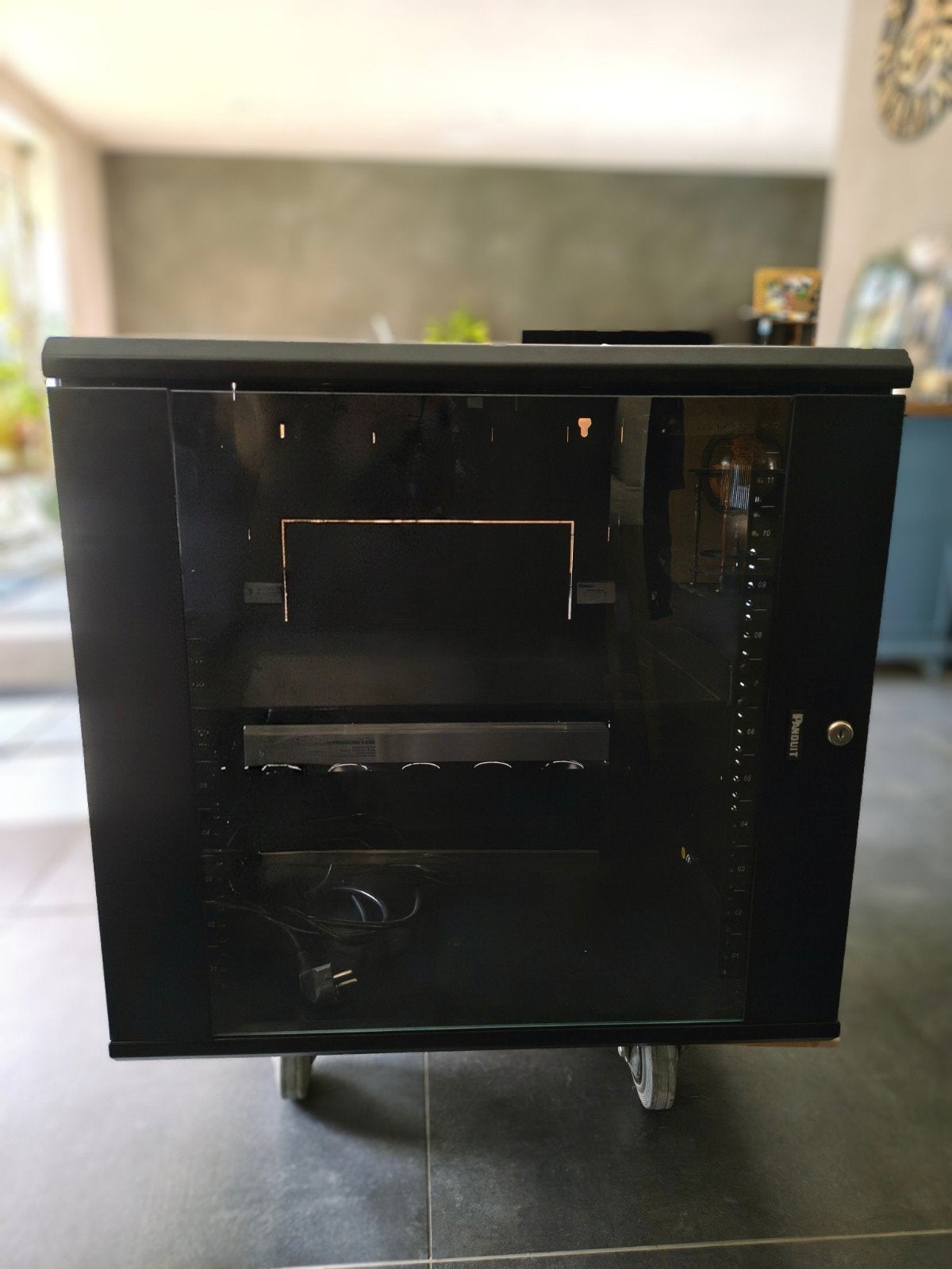 Panduit 12U 19" serverbehuizing — ventilatie + PDU + plank, Ophalen, Zo goed als nieuw, Glas