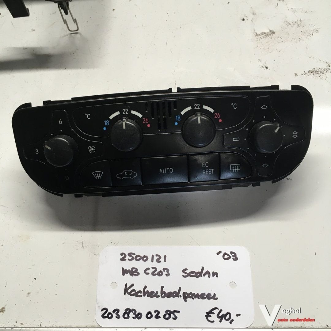 Mercedes C203 2003 2500121  Kachelbedieningspaneel  A 203 83, -, Utilisé, -, -