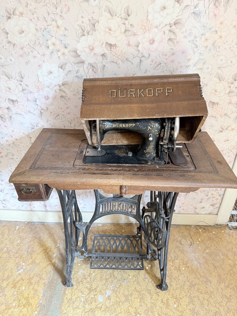 A vendre ancienne machine à coudre, Enlèvement