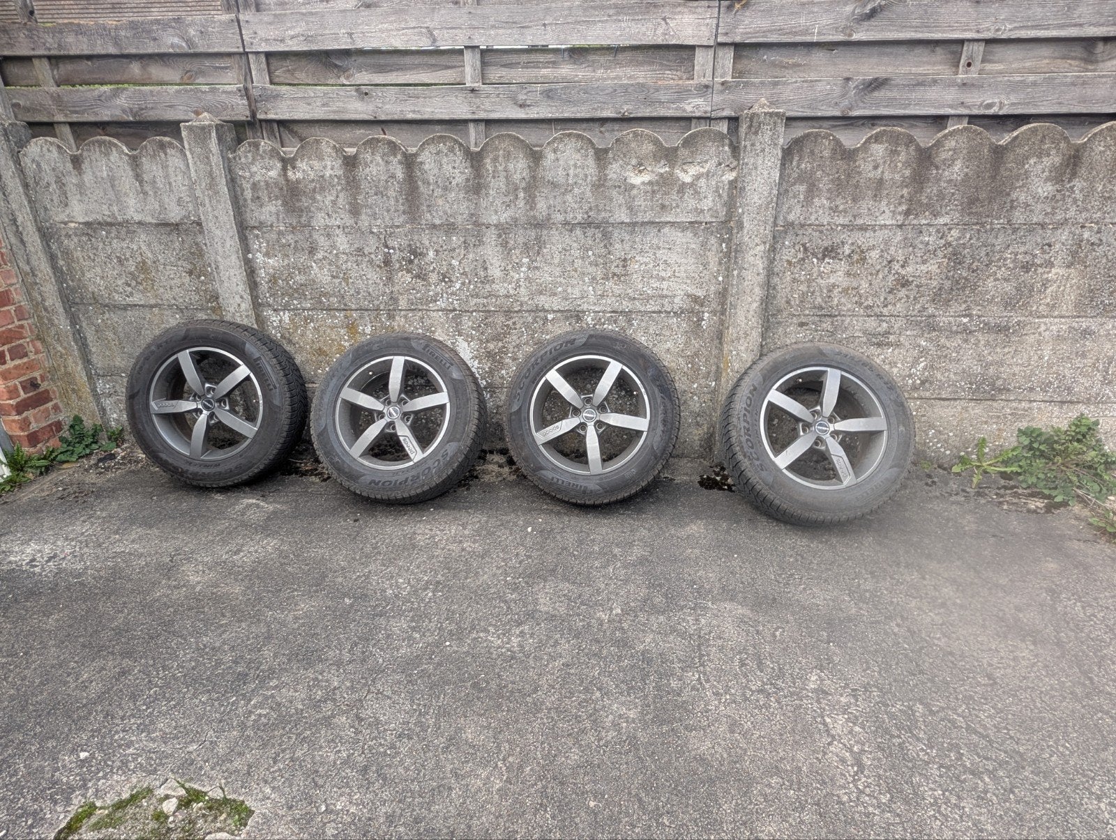 kit jantes hiver 215 65 r17 Pirelli, Duster, kadjar, juke..., Véhicule de tourisme, Enlèvement, Utilisé, Pneus hiver