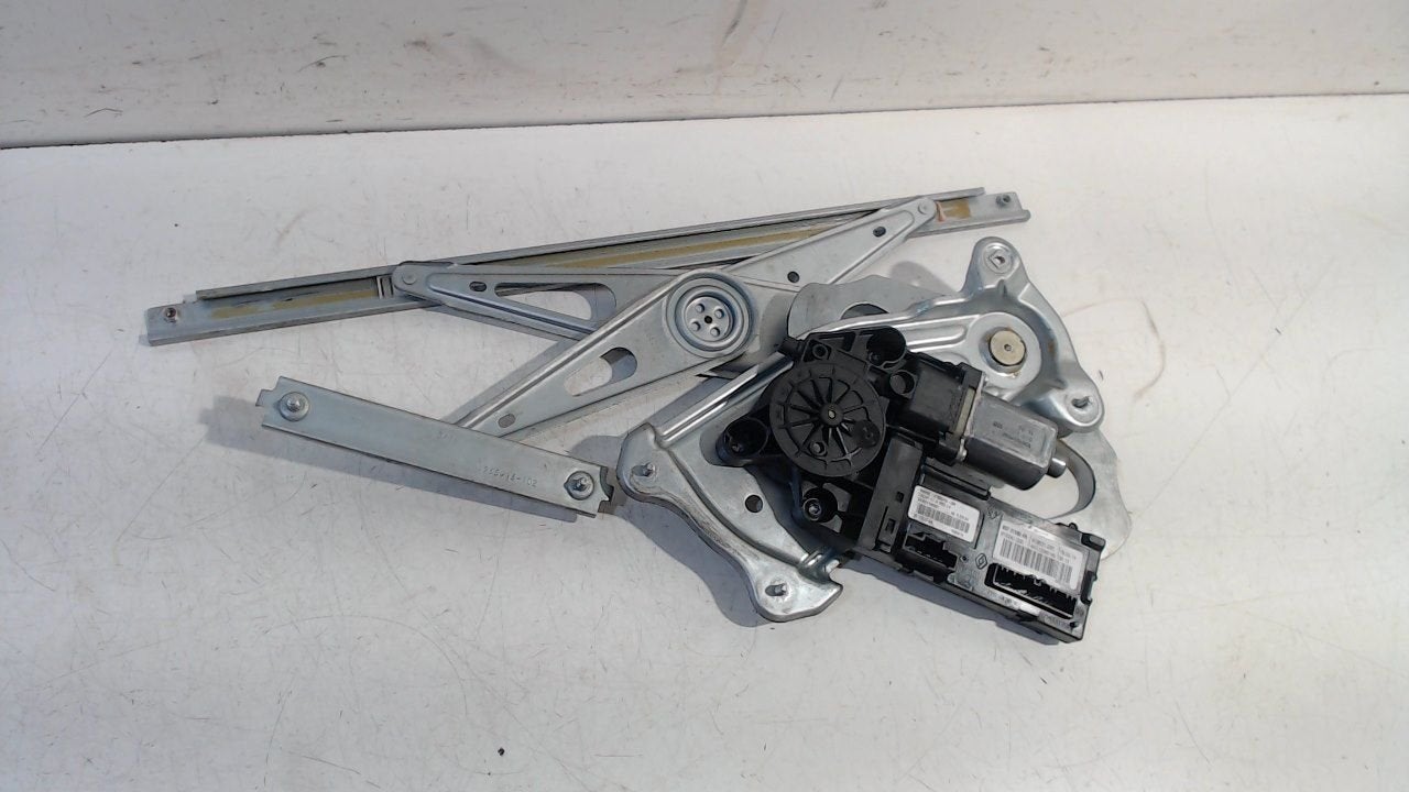 Raammechaniek elektrisch links voor Renault Mégane, Onderdelen@venauto.nl, Van der Ven Autorecycling B.V., Gebruikt, Ettenseweg 76, 4706 PB Roosendaal, The Netherlands