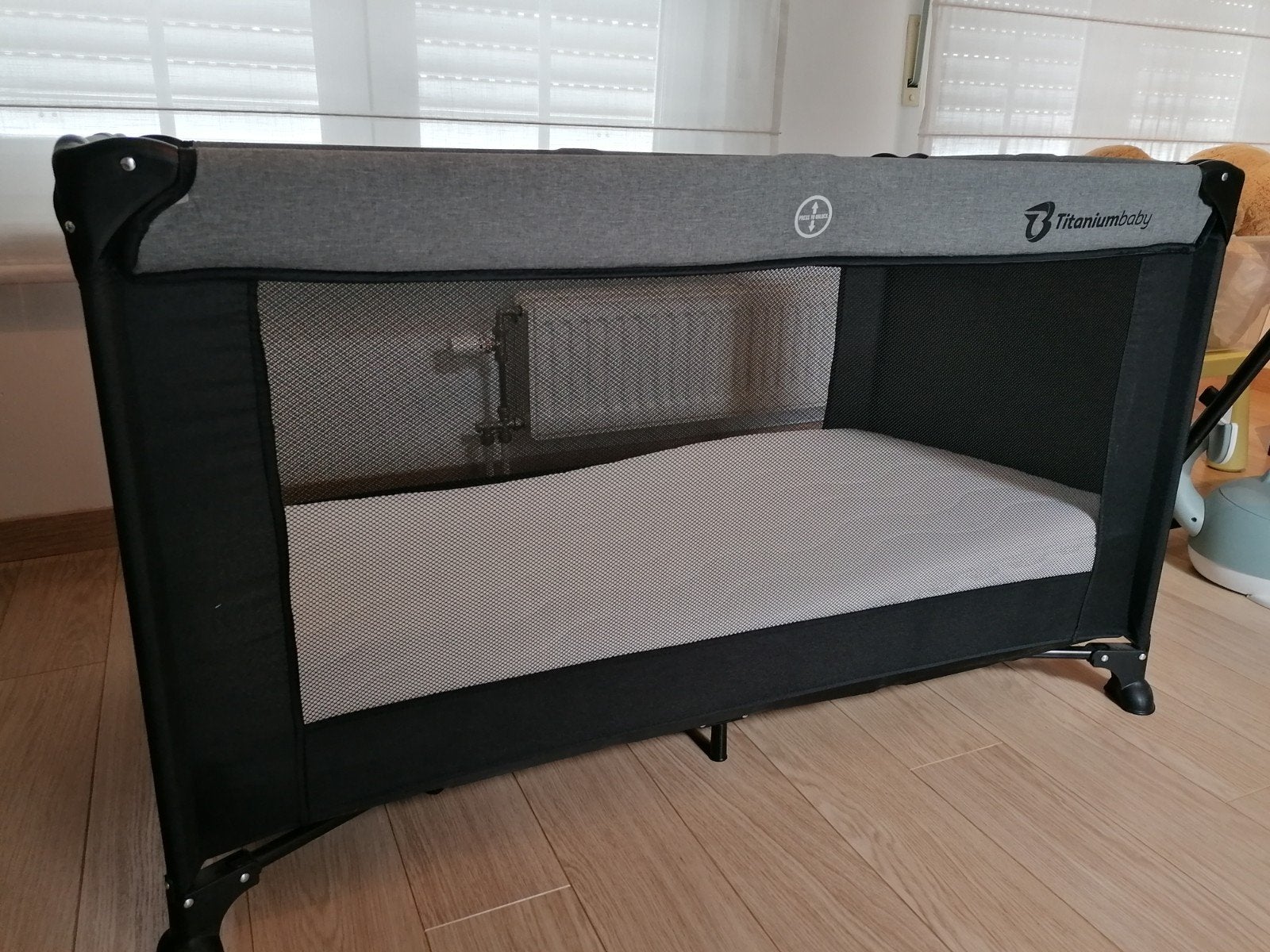 Reisbedje Titanium Baby, Kinderen en Baby's, Ophalen, Zo goed als nieuw, Minder dan 140 cm, Matras