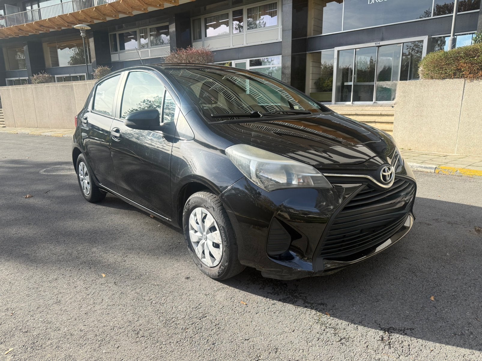 Toyota Yaris 1.0 Essence – 84.000 km – Prête à immatriculer, Auto's, Zwart, Handgeschakeld, 5 deurs, Particulier