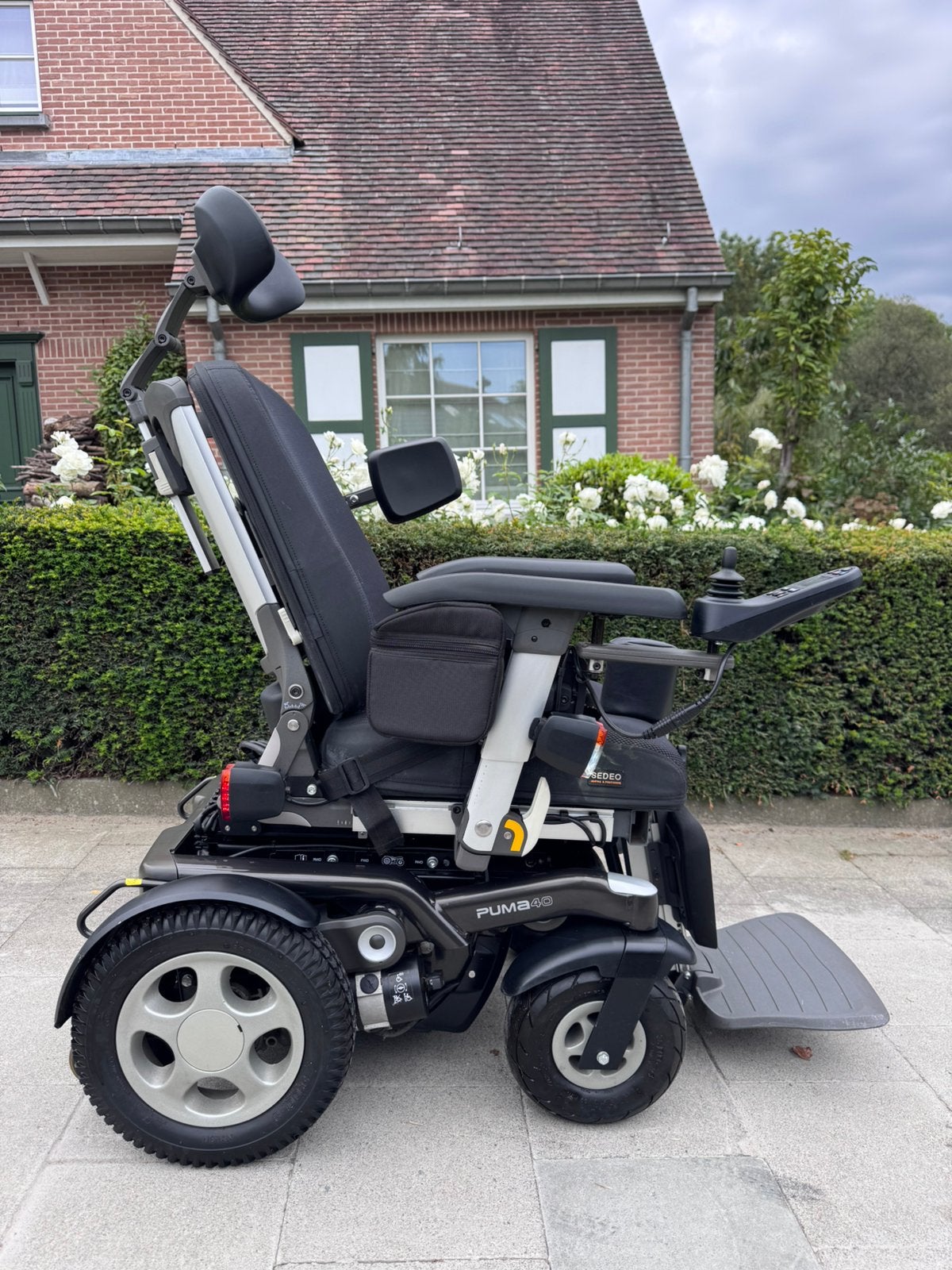Puma 40 Handicare elektrische rolstoel invalide Rolwagen, Diversen, Ophalen of Verzenden, Zo goed als nieuw, Elektrische rolstoel