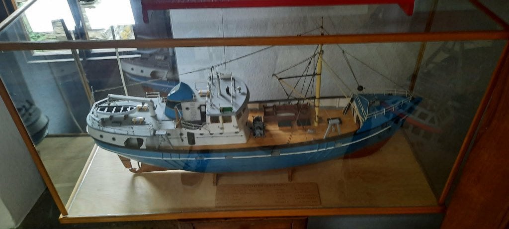 Zeer mooi vissersbootmodel met licht en raam, Ophalen, Nieuw