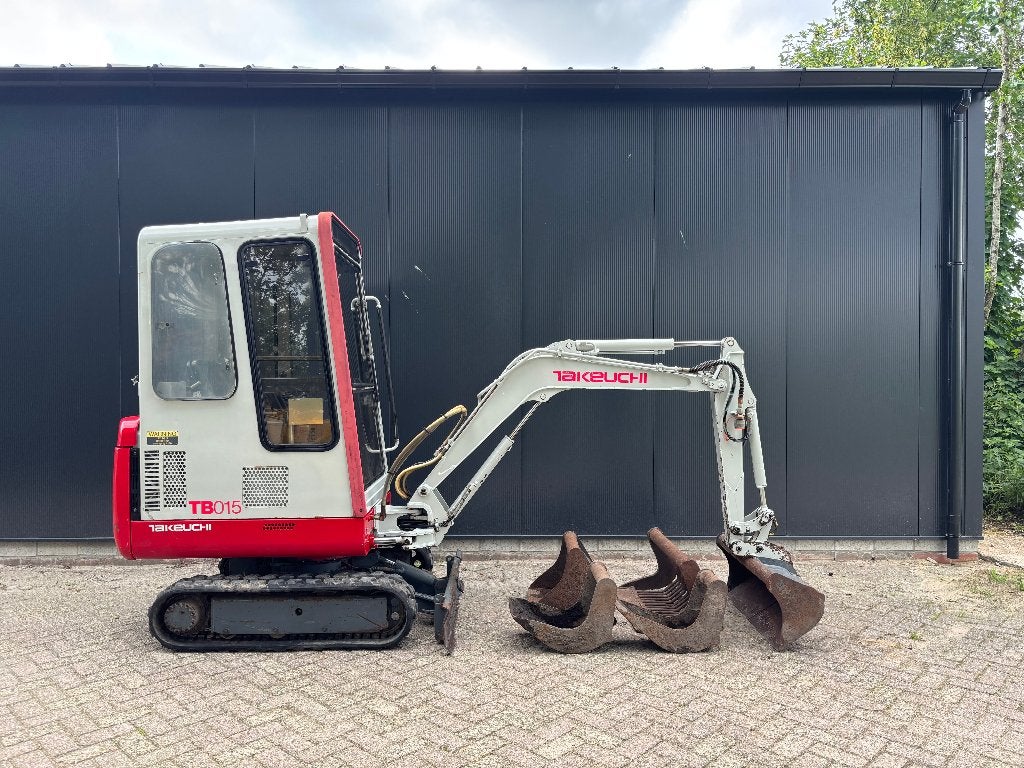 Attache rapide Takeuchi TB015 Mini Digger (5 seaux) (privée), Enlèvement