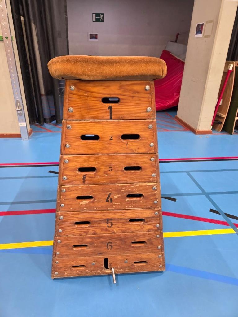 Turnplinten (2), Ophalen, Gebruikt, Bruin, Materiaal