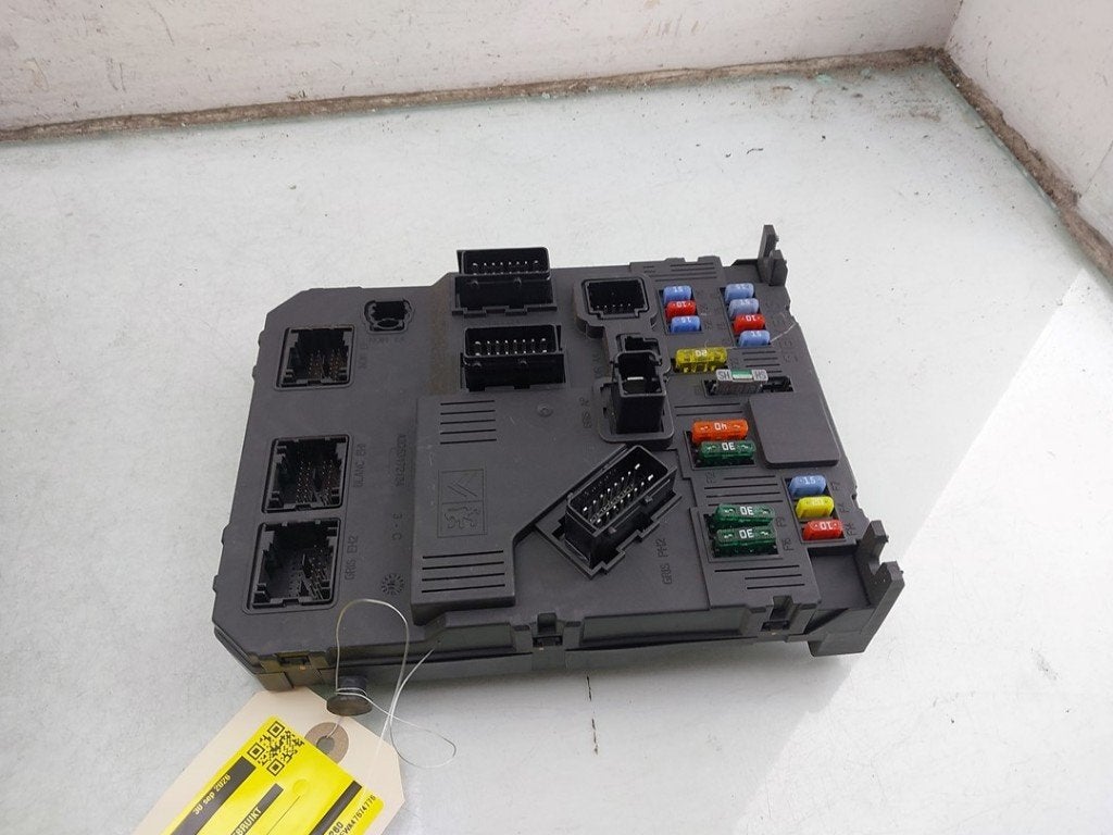 ORDINATEUR UNITE COMMANDE ELECTRONIQUE 206 (2A / C/H/J/S), Autos : Pièces & Accessoires, Kontakt-peugeot@peugeot.com, Utilisé