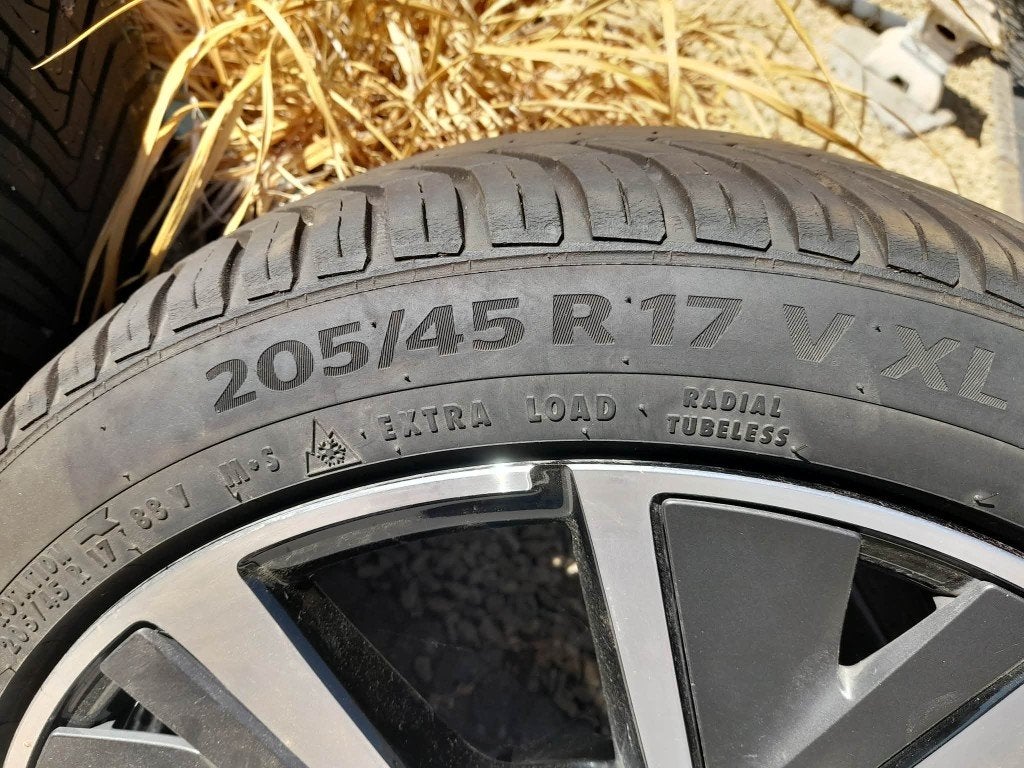 Velg met 4-seizoensbanden voor 208 GT, Ophalen, Gebruikt, 17 inch, 205 mm
