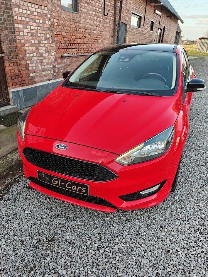 Ford Focus RED-BLACK " EDITION" SPORT 1.5 motor 150PK, Auto's, Stof, 4 cilinders, 127 g/km, 5 deurs