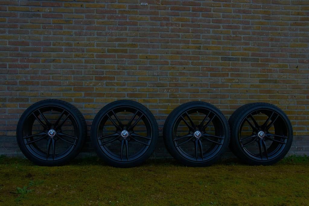 BMW M4 velgen + winterbanden., Auto-onderdelen, Banden en Velgen, 255 mm, Banden en Velgen, Winterbanden, Personenwagen