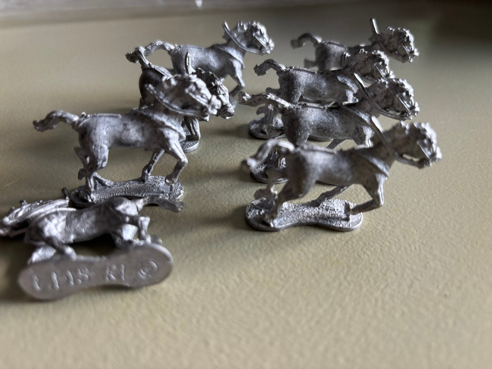 Chevaux en metal dans leur boite d’origine, Collections, Objets militaires | Général, Enlèvement ou Envoi