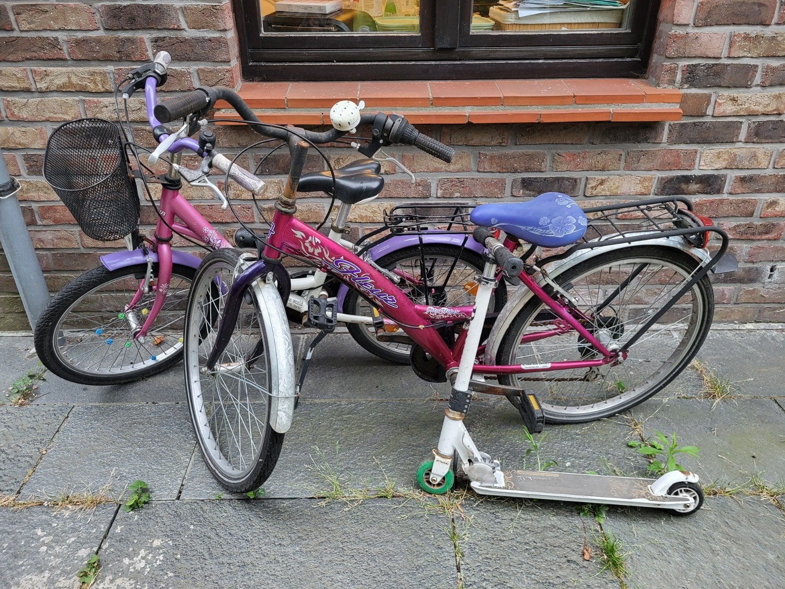 Gratis set van 2 kinderfietsjes en step, Ophalen
