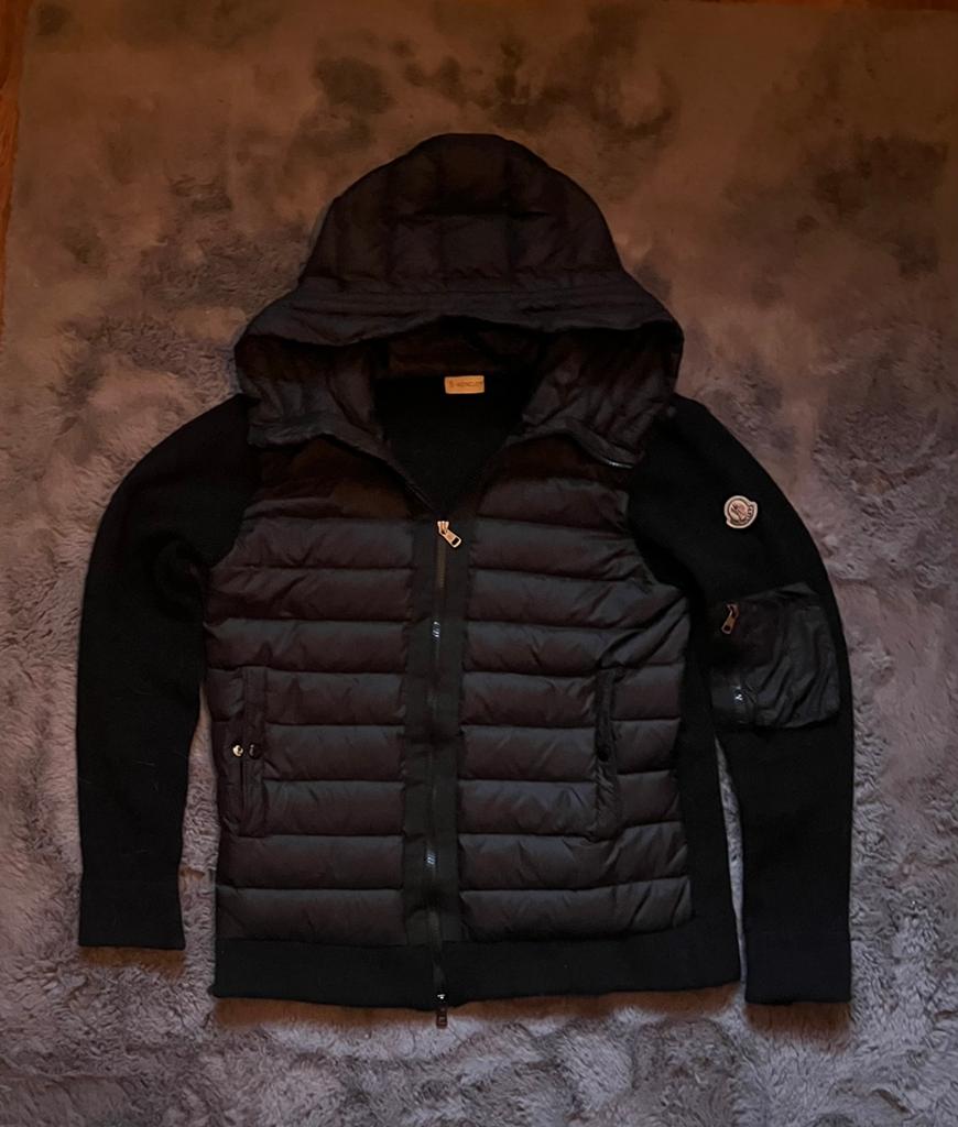 Moncler Cardigan Black, Enlèvement ou Envoi, Comme neuf, Taille 48/50 (M), Noir
