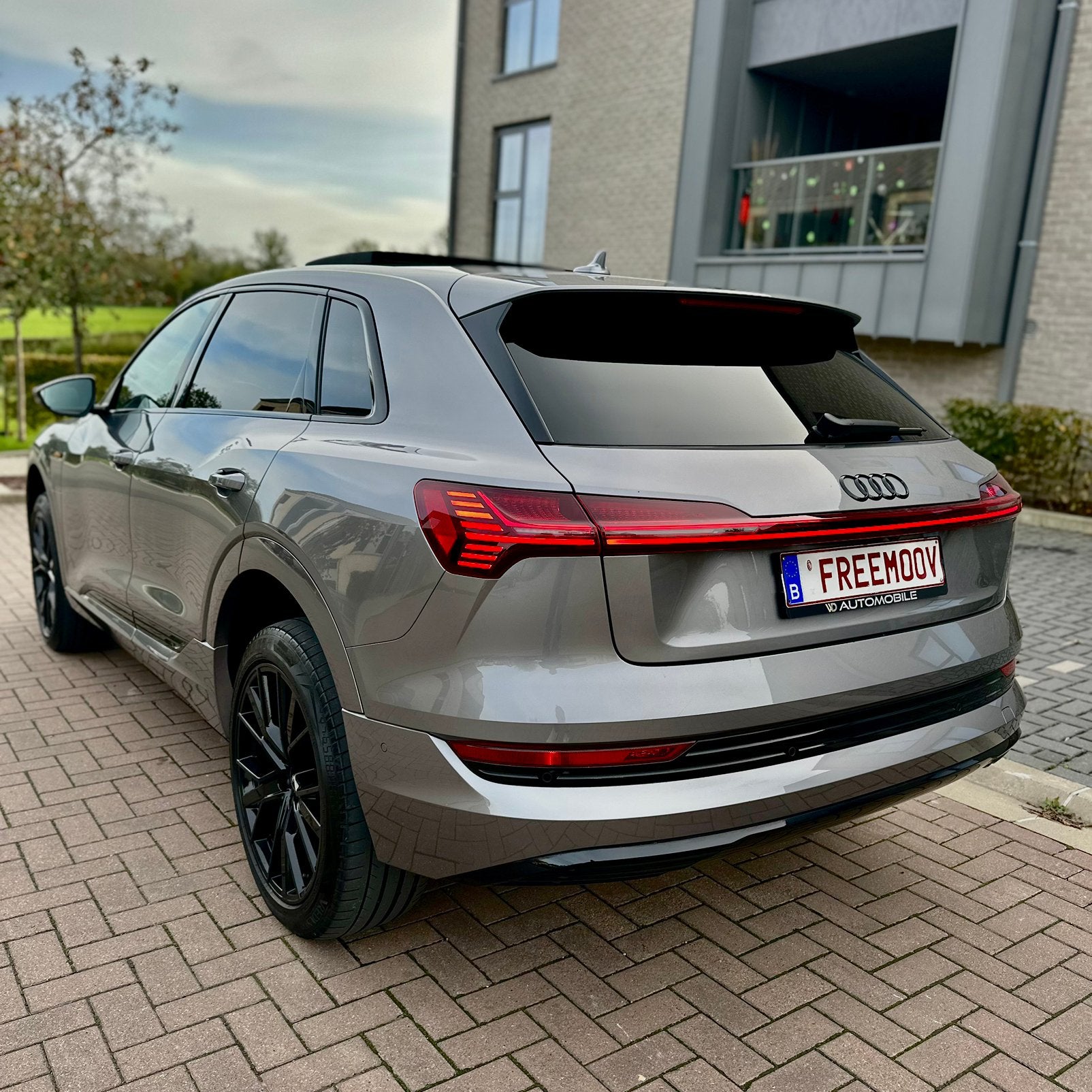 Audi Q8 E Tron 55 Quattro 95kWh 2023, Auto's, Automaat, Zwart, Bi-Xenon koplampen, Leder