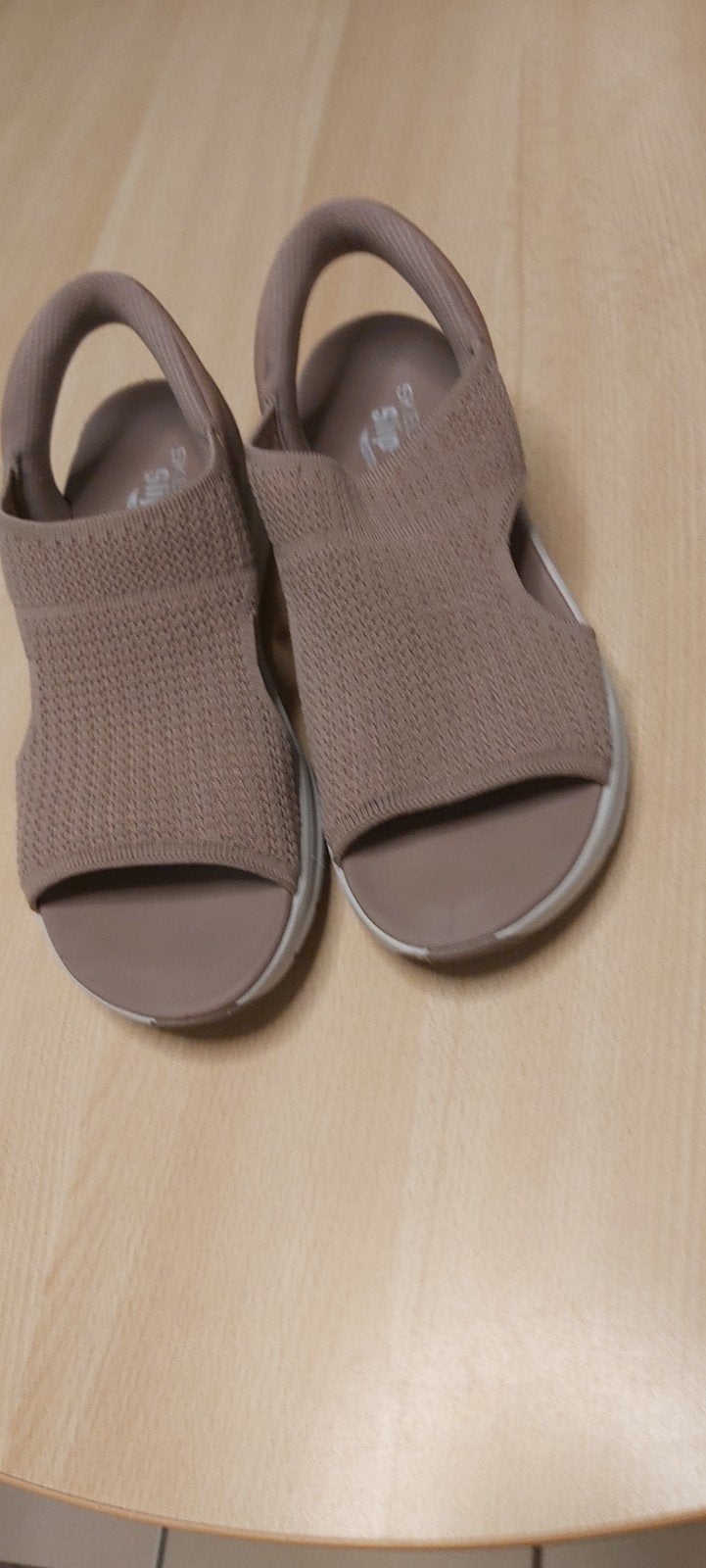 Lichte bruine schoenen maat 39 ,bijna niet gedragen, Kleding | Dames, Schoenen, Ophalen, Bruin, Instappers, Slip- ins skechers