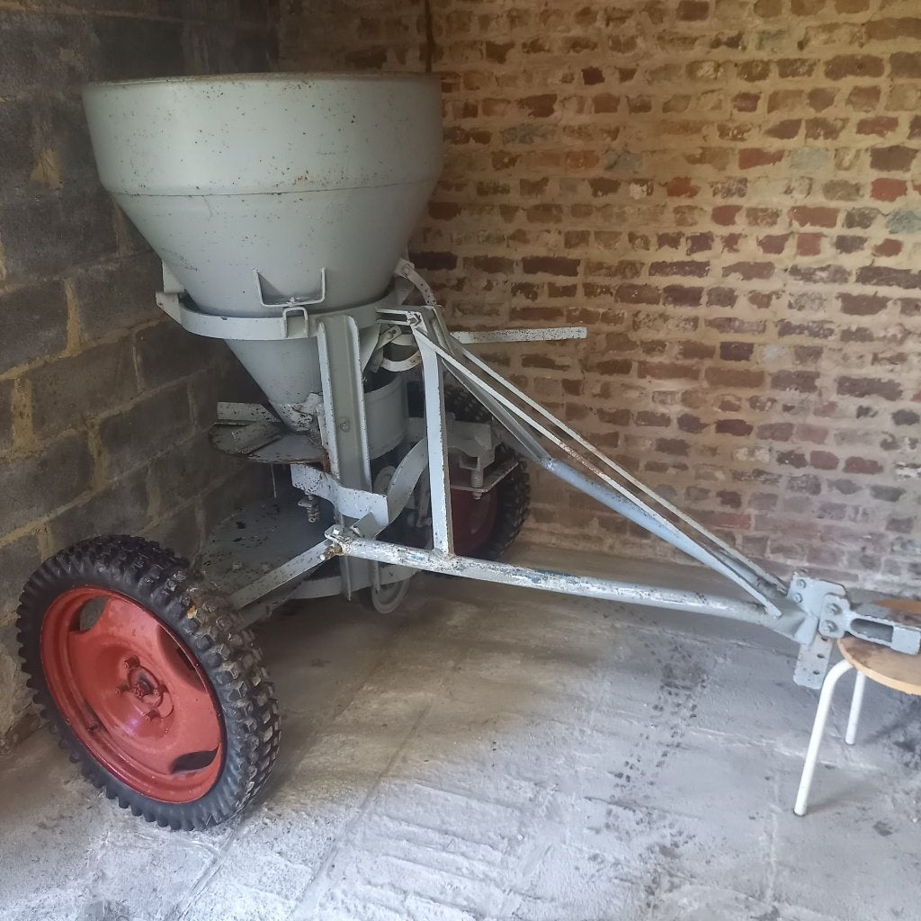 SEMOIR/EPANDEUR D'ENGRAIS SUR ROUES, Articles professionnels, Enlèvement, Cultures, Agricole