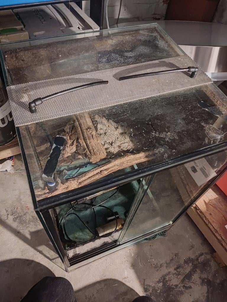 Terrarium met toebehoren. Stuur gerust een bod., Dieren en Toebehoren, Reptielen en Amfibieën | Toebehoren, Gebruikt, Terrarium of Paludarium