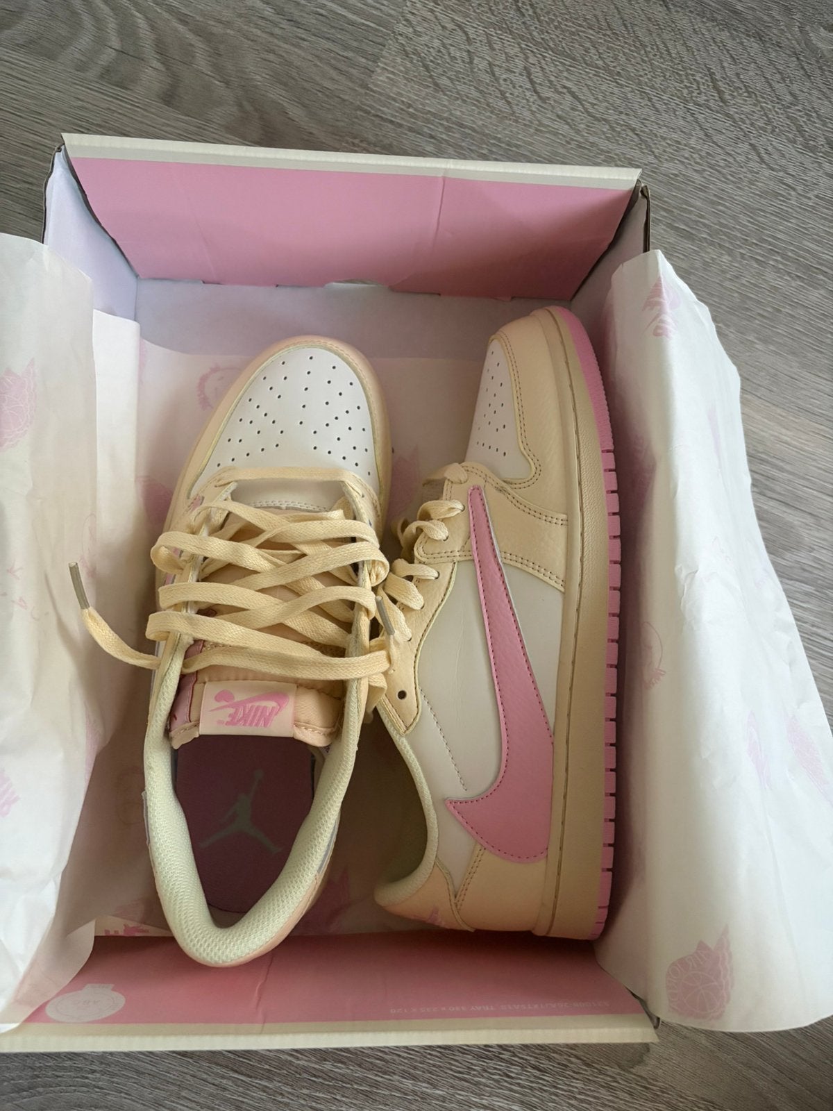Nike travis scott shy pink, Ophalen of Verzenden, Zo goed als nieuw, Jongetje