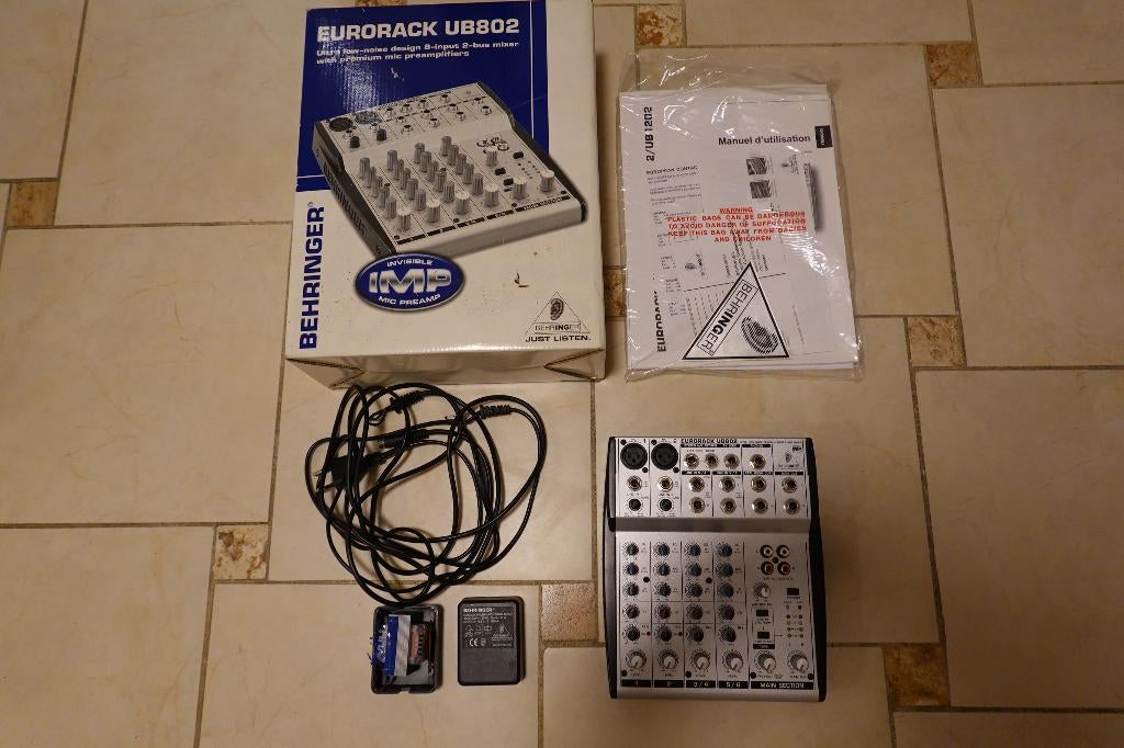 Behringer Eurorack UB802 pour pièces, Enlèvement ou Envoi, Utilisé, Moins de 5 canaux, Entrée micro