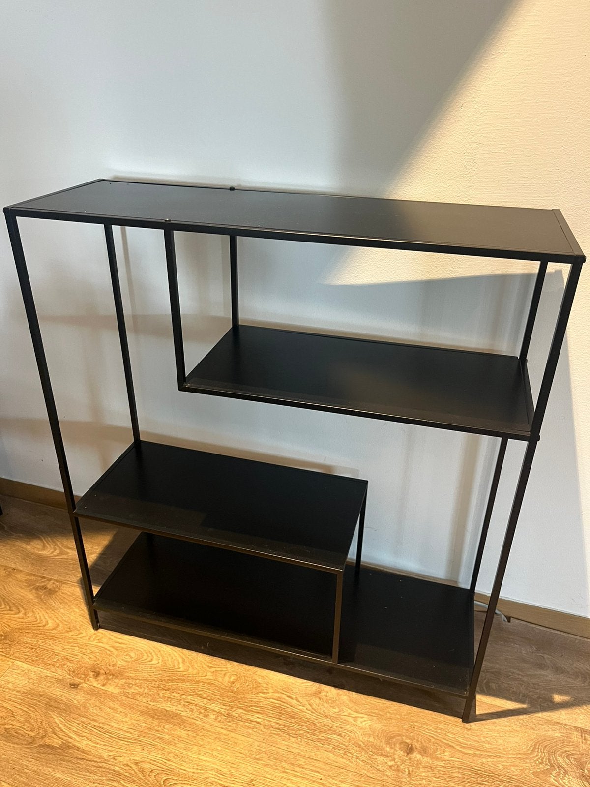 2 zwarte sidetables, Ophalen, Zo goed als nieuw