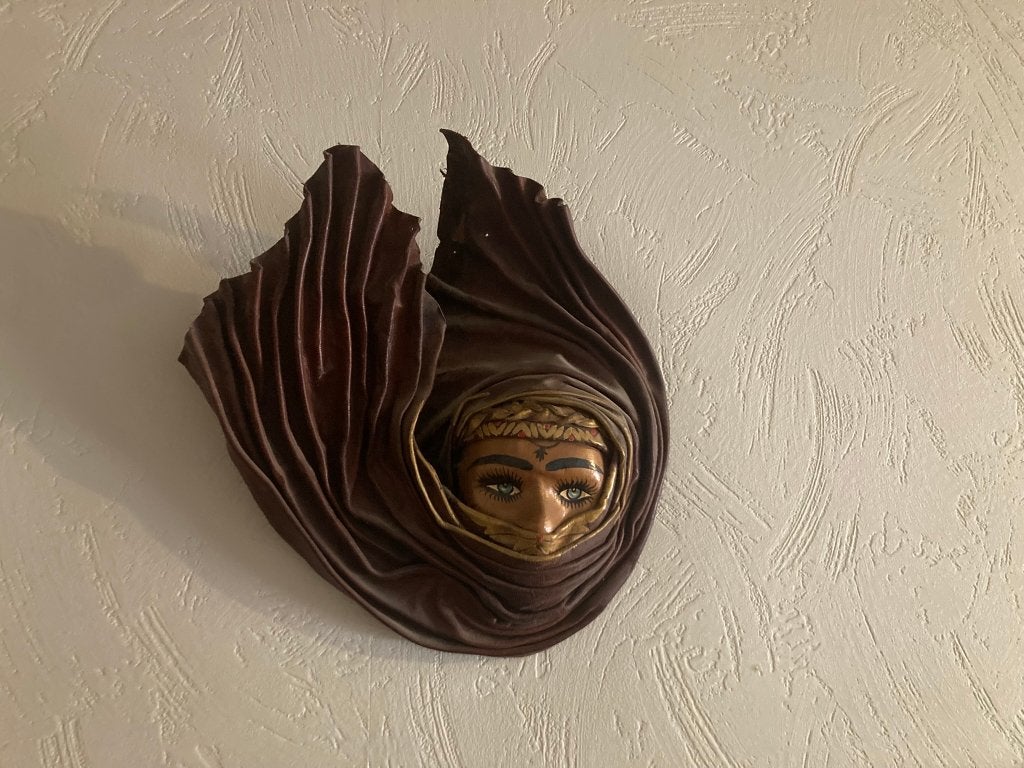 Lederen Wandmasker Vrouwengezicht 30x30cm, Antiek en Kunst, Antiek | Woonaccessoires, Ophalen of Verzenden