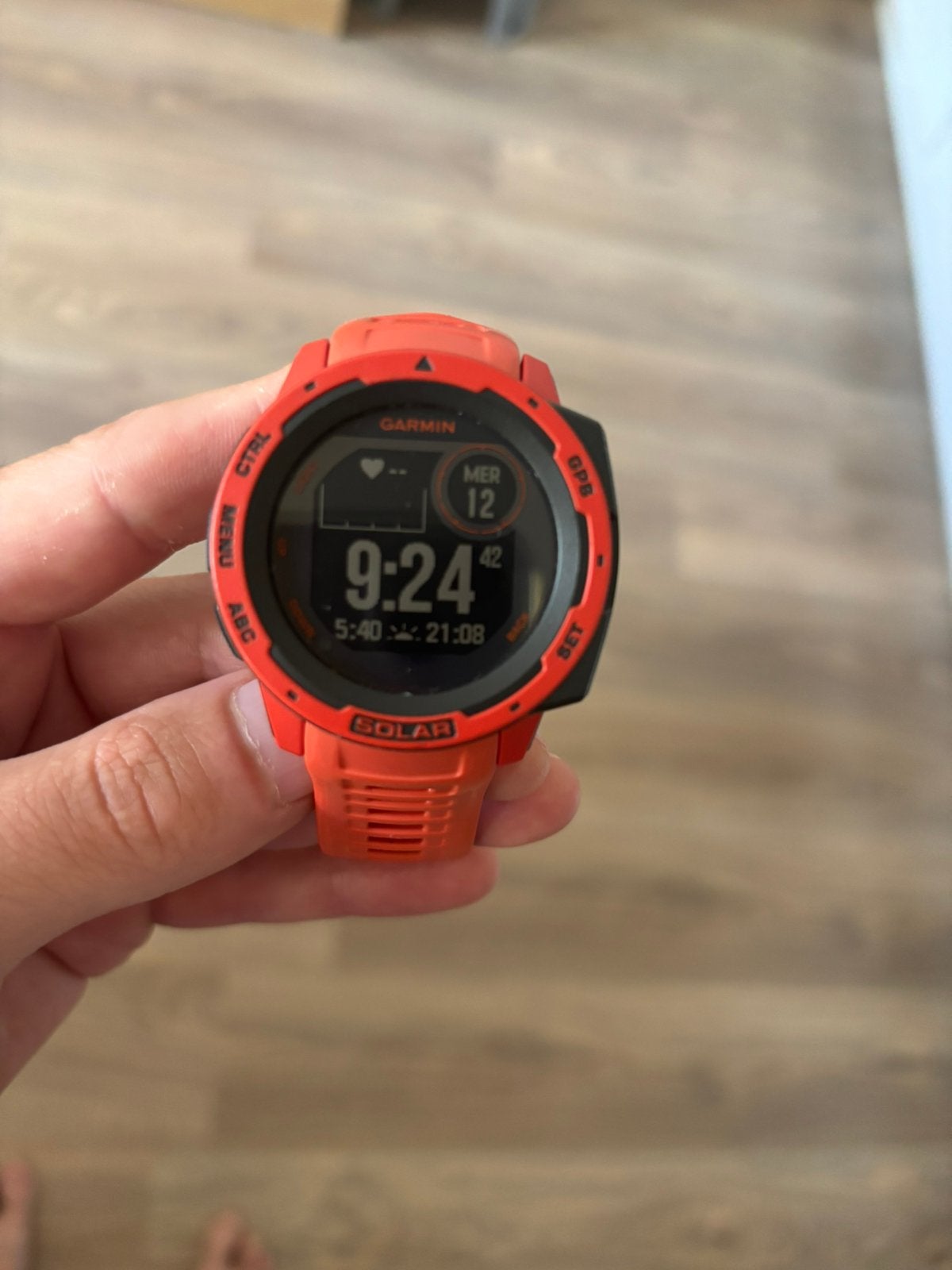 Montre garmin instinct solar red parfait état !!!, Handtassen en Accessoires, Sporthorloges, Ophalen, Conditie, Zo goed als nieuw