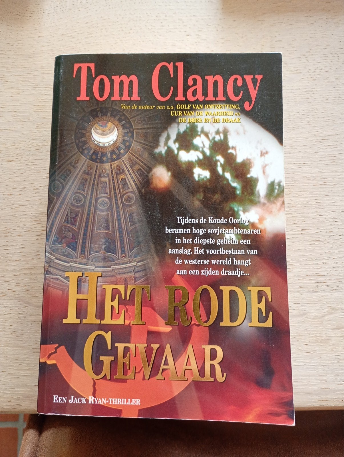 Tom Clancy Het Rode Gevaar, Boeken, Ophalen of Verzenden, Gelezen