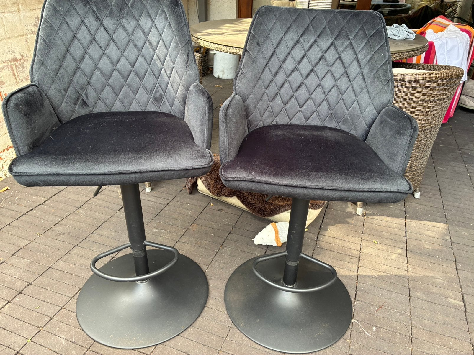 2 tabourets de bar en velours noir, Enlèvement, Comme neuf
