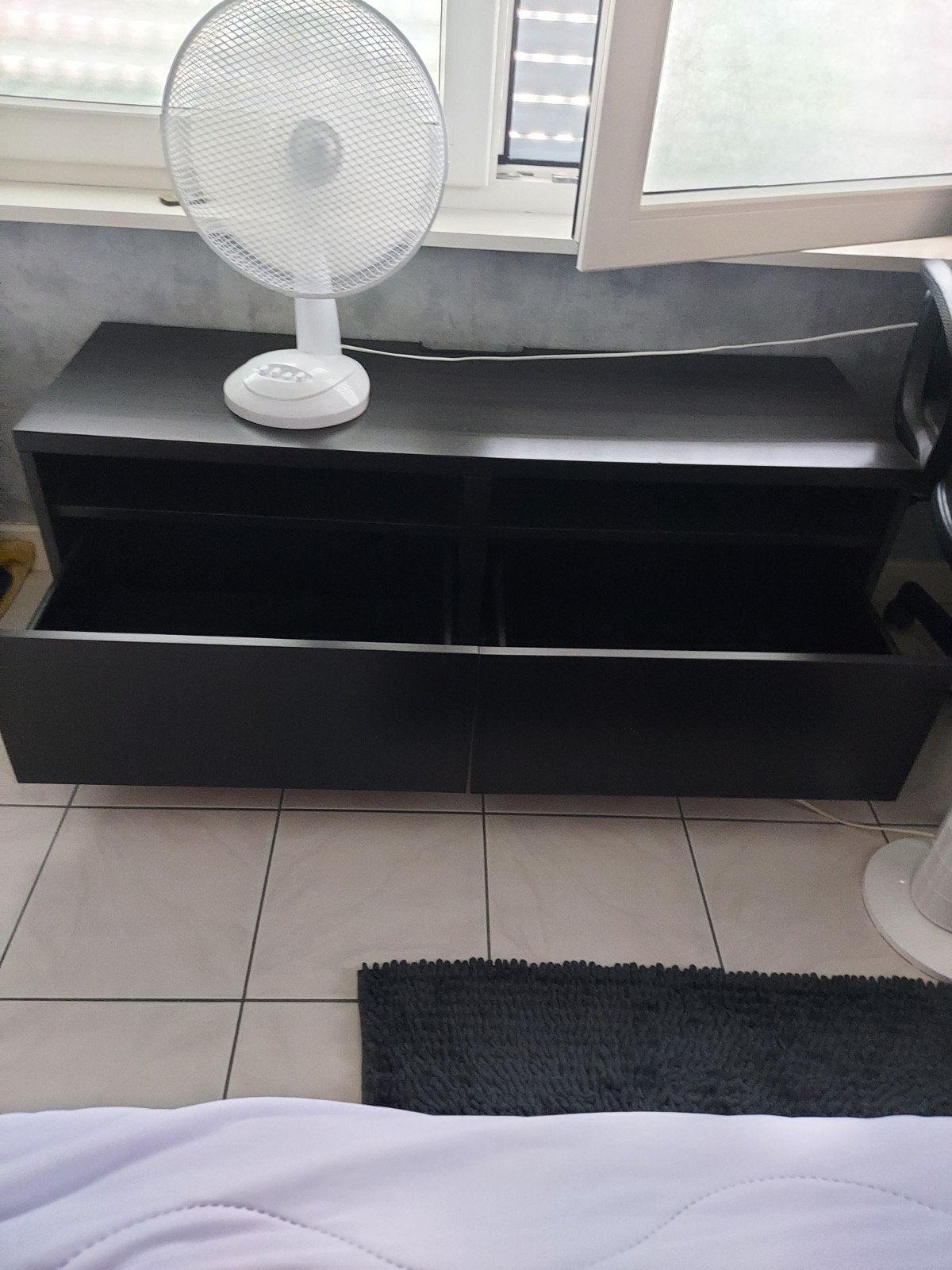 Tvkast met 2 schuiven, Ophalen