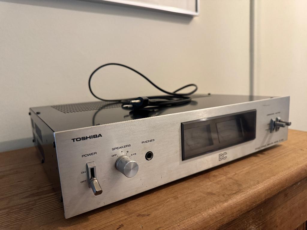 Vintage Toshiba SC-530 Stereo Eindversterker met VU-meters, Gebruikt, 120 watt of meer, Stereo, Ophalen