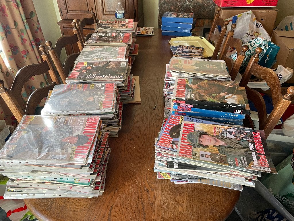 lot militaria magazine  plus de 350 livres, Enlèvement, Livre ou Revue