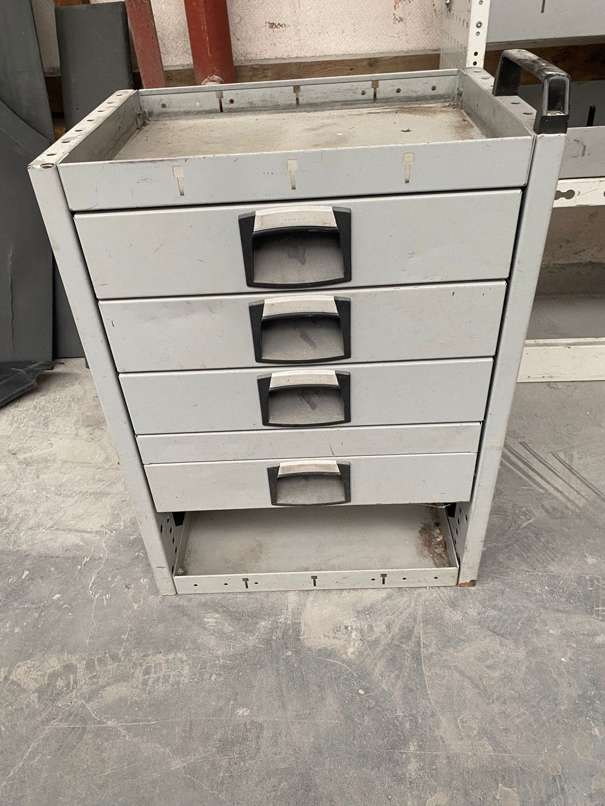 Armoire/ étagère pour camionnette, Enlèvement, Utilisé